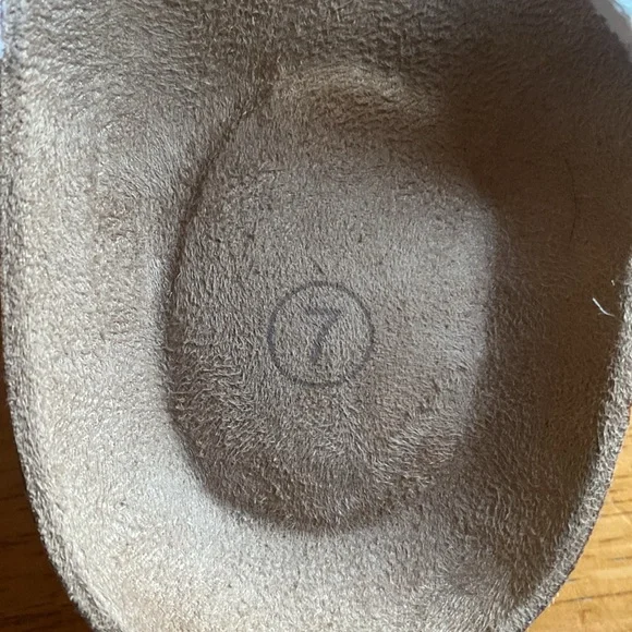 White Strappy Sandals- size 7 - Picture 4 of 4